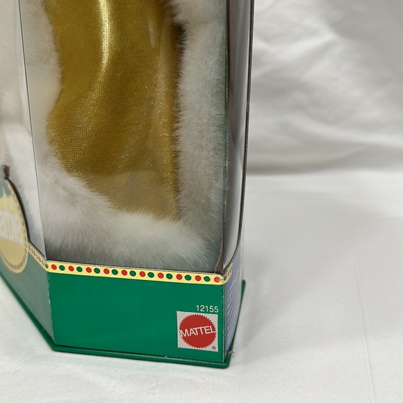 Happy Holidays Barbie - Picture 5 of 12